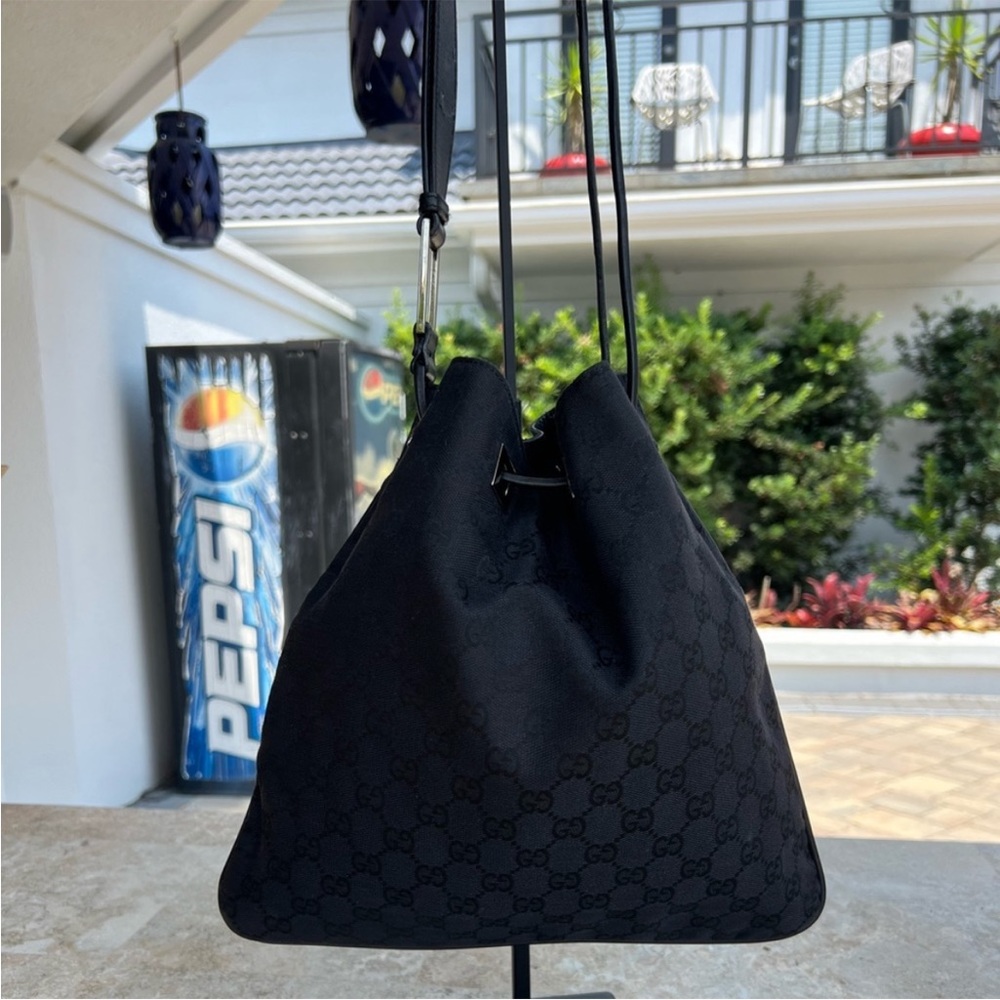 Gucci drawstring style shoulder bag black canvas - Picture 6 of 11
